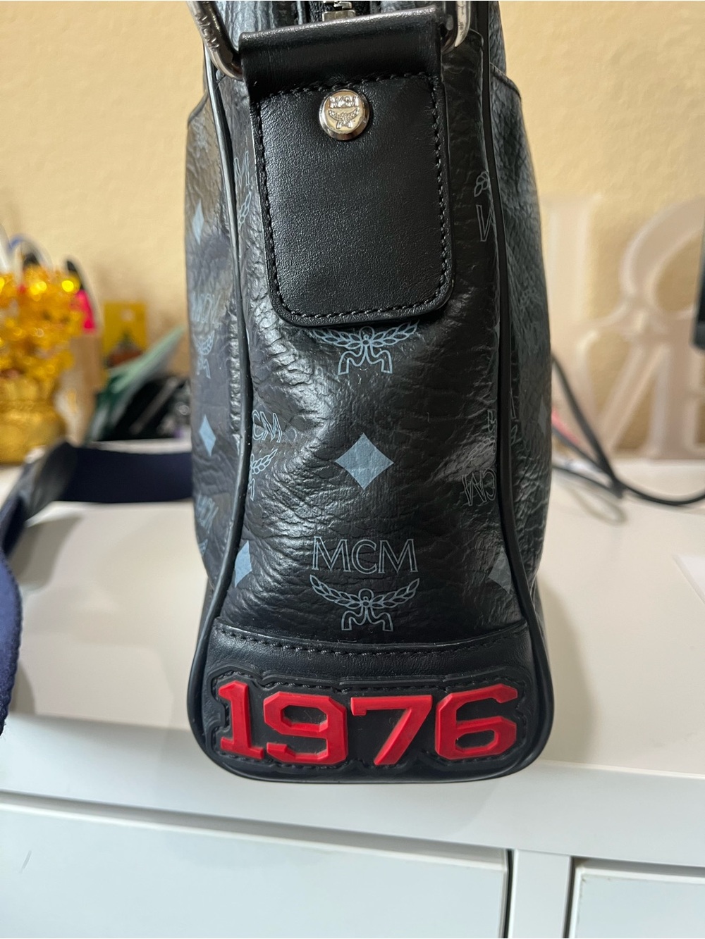 MCM 1976 LION VISETOS MESSENGER CROSSBODY BAG - Picture 7 of 12